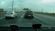 Uderzenie motocyklisty w samochód przy prędkości ponad 100 km/h