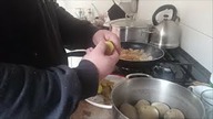 Prawie zemdlałam więc Artur robi obiad
