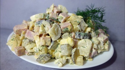 Przepis na sałatkę z ogórków małosolnych