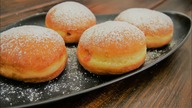 Delikatne i puszyste po prostu idealne pączki z dodatkiem ziemniaków / Oddaszfartucha