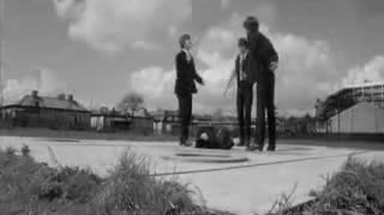 The Beatles - Can't Buy Me Love (oficjalne video)