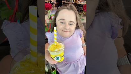 Test Minionki Shake o smaku bananowym  | #shorts | Magdalena Augustynowicz