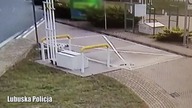 Pijany wjechał w stację benzynową na autostradzie A2