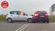 Soczysta stłuczka Audi z Mitsubishi - skutek wymuszenia pierwszeństwa.  STOP PIRAT