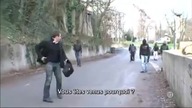 Francja: Afrykańczycy grożą policjantom pałkami na ulicy