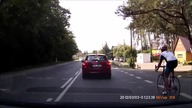Efektowny wypadek rowerzysty