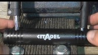 U-Lock firmy Citadel. Test siłowy zapięcia rowerowego. Nożyce do cięcia prętów i brzeszczot.