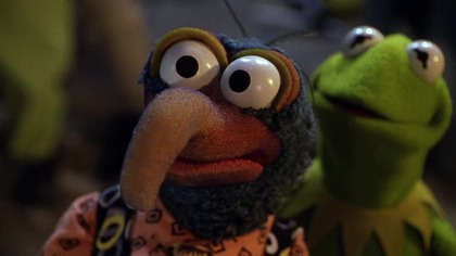 Gonzo is contacted by his alien family through his breakfast cereal. But when the men in black kidnap him, its up to Kermit and the gang to rescue Gonzo and help him reunite with his long-lost family.
