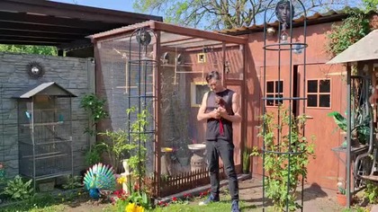 W Garden kuRaż * Klują się kurczaki * Podlałem ogród * 03.  05.  2025