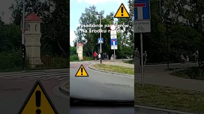 Wysadzanie pasażerów na środku ronda #shorts #rikordwidjo