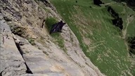 Jeb Corliss w szwajcarskich Alpach