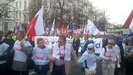 Marsz w obronie TV Trwam: Ludzie trzymający się za ręce
