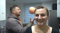 Vlog KUCHENNIE PIEKĘ SZARLOTKĘ Z KRUSZONKĄ