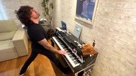 "Stairway To Heaven" -- Led Zeppelin ...  na pianinie ....