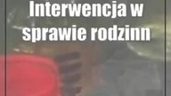 Interwencja w sprawie rodzinnej.  Policjanci odkryli butelki z cieczą