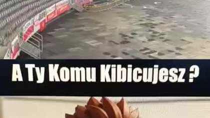 Gorące Przywitanie Pana premiera na meczu #śmieszne #polityka #polska #memes