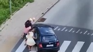 Pedałom nadać większe prawa . W Sopocie, na skrzyżowaniu ulic Kolberga i Cieszyńskiego, 80-letnia  m