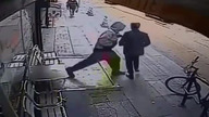 Przechodzeń wepchnięty pod ciężarówkę +18