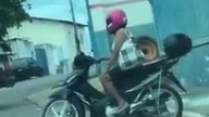 Kobieta na motorze