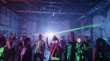 Voltage Ritual to mroczny, elektryzujący beat łączący trapową dynamikę z transowym rytmem techno i głębokimi warstwami deep house. Industrialne hi-haty, brudny sub-bas i pulsujący kick tworzą surową energię podziemia, idealną dla artysty szukającego unikalnego, klubowego brzmienia z edgeem. To nie jest tylko podkład  to rytuał dla ciała i duszy, gotowy do eksplozji na parkiecie