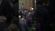 Przemówienie Tuska w Sejmie.  Posłowie PiS wychodzą