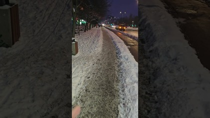 Warszawa! Nieodśnieżone chodniki i odśnieżkna ścieżka rowerowa