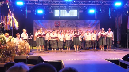 Tam koło młyna rośnie kalina w wykonaniu Kaliny z Markuszowa na dożynkach powiatowych w Wąwolnicy