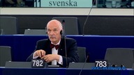 [ENG] Pytanie Janusza Korwin-Mikkego do Mike Hookema o zasiłki socjalne
