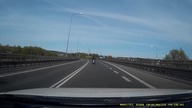 Samochód taranuje motocyklistę