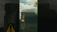 Niebezpieczna sytuacja na przejeździe kolejowym #rikordwidjo #shorts