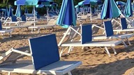 Morze leżaków na włoskiej plaży