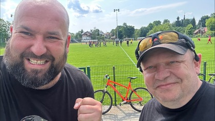 Zacznij wspierać ten kanał, a dostaniesz te bonusy:
https://www.youtube.com/channel/UC4vbIUN4U2loFSTIZyYBuug/join

Znajdziesz mnie:
 Facebook: http://www.facebook.com/wedkowanie
 Grupa Obóz Łowcy:  https://www.facebook.com/groups/lowca
 Tiktok: https://www.tiktok.com/@lowcalucio
 Instagram: https://www.instagram.com/wedkowanie/
 YouTube: http://www.youtube.com/wedkowanie
 Kontakt na stronie https://wedkarstwo.lucio.pl/

Wędkarstwo Lucio to nieszablonowe filmy wędkarskie z wypraw nad wodę. Ciężko doszukać się tu nadęcia, ustawianych brań i sztuczności charakterystycznych dla programów telewizyjnych. Od 2010 roku zrzesza w serwisie YouTube największą w Polsce społeczność pasjonatów wędkarstwa. Filmy są darmowe i publikowane co najmniej raz w tygodniu. Powstają podczas spontanicznych wypraw na ryby Łukasza Żółtego założyciela Wędkarstwo Lucio i jego znajomych. Jest to dokument ukazujący jak pięknym sportem i hobby jest wędkarstwo. Raz w roku organizowane są ogólnopolskie 2-u dniowe zawody wędkarskie o Puchar Wędkarstwo Lucio, w których zawodnikami są widzowie z całej Polski.

od 2021r. - obecnie, udział w programie Jedziemy na ryby emitowanym w Polsat Play i Super Polsat, od 2024 w Canal+
2020r. po 10 latach kanał przekracza 100 tys. subskrypcji
2018r. pierwszy Puchar Mini Łowca dla dzieci
2017r. powstaje koło wędkarskie Łowca
2016r. top 10 najchętniej oglądanych kanałów na Polskim YouTube w kategorii sport wg. Sotrender, nieprzerwanie od 2015 roku
2015r. srebrna odznaka PZW za zasługi dla wędkarstwa polskiego, powstaje sklep wędkarski Łowca
2014r. wyróżnienie Planete+ dla najbardziej inspirującego vlogera
2013r. finał Blog roku organizowanego przez Onet.
2010r. nieprzerwanie lider filmów wędkarskich na Polskim YouTube