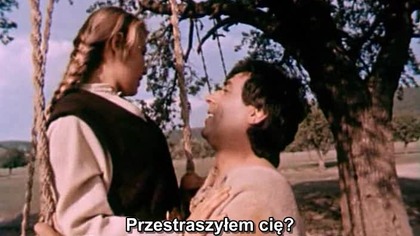 Schyłek XII wieku - w wyniku powstania przeciwko Bizancjum Bułgaria uzyskuje niepodległość, a królem zostaje, wywodzący się z rodziny bojarów Kałojan. Utrzymanie się na tronie wymaga od niego dużego talentu politycznego. Konieczne jest ułożenie dobrych stosunków zarówno z cesarzem bizantyńskim Aleksym III, jak też z papieżem Innocentym III, bez akceptacji którego koronacja nie może mieć mocy prawnej. Kałojan okazuje się monarchą energicznym, radzącym sobie w trudnych sytuacjach, a gdy armia krzyżowców biorących udział w IV krucjacie zdobywa Konstantynopol, występuje przeciwko łupiącym kraj łacinnikom. 14 kwietnia 1205 r. pod Adrianopolem dochodzi do decydującej bitwy.
