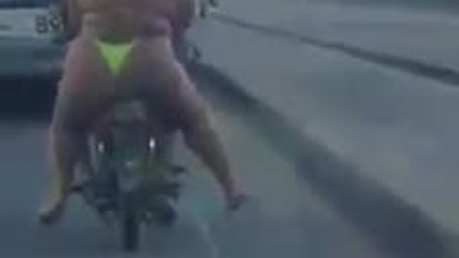 Laska na motorze
