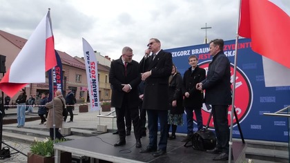 Grzegorz Braun podczas spotkania na rynku w Jaworznie