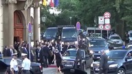 W taki spos&oacute;b witali Angelę Merkel w Pradze.