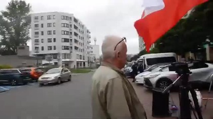 Kamraci i sympatycy Wojciecha Olszańskiego pod sądem na Terespolskiej mp4 686x432