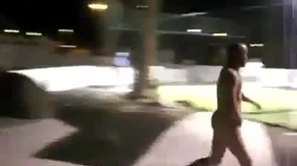 Nagi facet kontra szyba