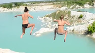 Jak nie należy skakać do wody