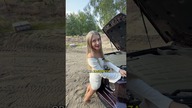 Damaris szuka opony zastępczej w G klasie  #couple #mercedes #gklasa #danielgrzyb #offroad