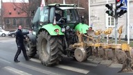Policja zatrzymuje, kontroluje, legitymuje