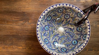 Iznik washbasins - ceramic hand-decorated bathroom washbasins from Turkey [models Cerames]