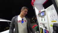 Jak działa stacja paliw w USA? Cena benzyny w Stanach