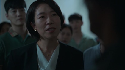 Gatunek: Thriller
Premiera: 18 lipca 2025 (Światowa i polska premiera na VOD)
Reżyseria: Tae-joon Kim
Scenariusz: Tae-joon Kim
Produkcja: Korea Południowa
Czas trwania: 1h 58m

..::OPIS::..

Mężczyzna, kt&oacute;ry oszczędności całego życia wydał na nowe mieszkanie, odkrywa, że za jego ścianami kryją się dziwne dźwięki, niemili sąsiedzi i niepokojące sekrety.

..::OBSADA::..

 Ha-Neul Kang .... Woo-seong No
 Hye-ran Yeom .... Eun-hwa Jeon
 Hyeon-woo Seo .... Jin-ho Yeong
 Jin-oh Jeon .... Gwang-cheol Jeon
 Han-joon Jo .... N/A