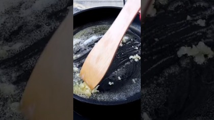 Tani makaron z czosnkiem #shorts #smakowitedania #gotowanie #pyszne #recipe #cooking #przepis