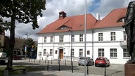 ROGOŹNO 20230730 ratusz i pomnik Przemysła II Piotr Napierała