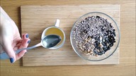Domowa granola chrupiąca i BEZ CUKRU! - [Atlas Smaków]