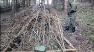 Schronienie - survivalowy domek