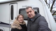 PIERWSZA NOC NA PARKINGU, ŚPIMY NA DZIKO w Przyczepie Kempingowej.