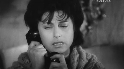 Rossellini opowiada o cierpieniach niekochanej kobiety (Anna Magnani) rozmawiającej przez telefon z powodem jej utrapienia - mężczyzną, kt&oacute;ry złamał jej serce.